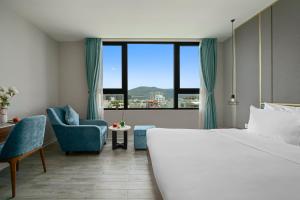 Postel nebo postele na pokoji v ubytování Lupin Boutique Hotel Danang