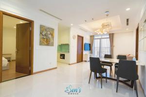 Gallery image of Free AIRPORT PICK-UP - Luxury 3BR L3 High floor with River view L3-30 in Ho Chi Minh City