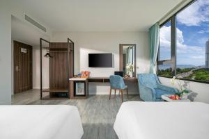 TV a/nebo společenská místnost v ubytování Lupin Boutique Hotel Danang