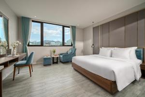 Postel nebo postele na pokoji v ubytování Lupin Boutique Hotel Danang