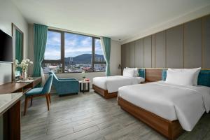 Postel nebo postele na pokoji v ubytování Lupin Boutique Hotel Danang