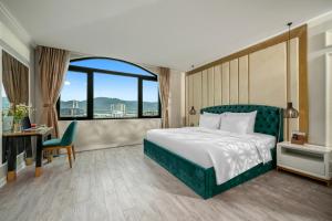 Postel nebo postele na pokoji v ubytování Lupin Boutique Hotel Danang