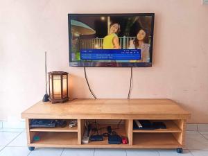 Een TV en/of entertainmentcenter bij Budget Single Bedroom at Suria Kipark Damansara

