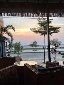 a table and chairs with a view of the ocean at Le Tonle in Kratie