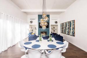 Χώρος καθιστικού στο Bella Cactus - Palm Springs Vibes Pool & Spa