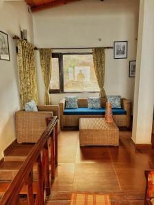Panorama by Meraki - Entire villa with Himalayan View的休息区