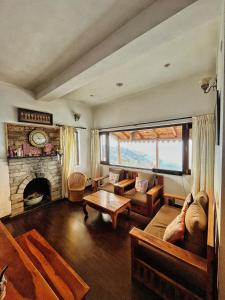 Panorama by Meraki - Entire villa with Himalayan View的休息区