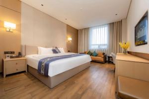 Voodi või voodid majutusasutuse Merlinhood Hotel Guangzhou Xiajiao Metro Station Shaxi International Hotel Supplies City toas