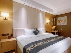 Voodi või voodid majutusasutuse Merlinhood Hotel Guangzhou Xiajiao Metro Station Shaxi International Hotel Supplies City toas