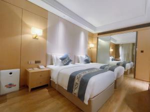 Voodi või voodid majutusasutuse Merlinhood Hotel Guangzhou Xiajiao Metro Station Shaxi International Hotel Supplies City toas