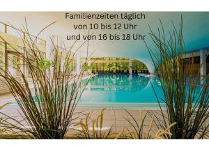 un cartello per un edificio con piscina di Cliff Hotel Rügen a Ostseebad Sellin