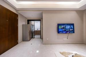 TV o dispositivi per l'intrattenimento presso Excellence International Apartment - Convention & Exhibition Center