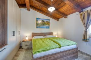 Postel nebo postele na pokoji v ubytování Tourist Farm Tonin - Apartment 3 - Happy Rentals
