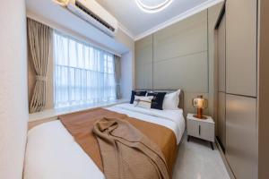 a bedroom with two beds and a window at Excellence International Apartment - Convention & Exhibition Center in Shenzhen