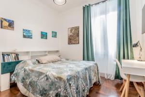 a bedroom with a bed and a desk and a window at Holiday Home i Cervi in Rome