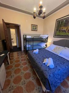 a bedroom with two bunk beds with towels on the bed at Villa Matilde in Pisa