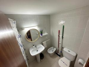 Łazienka w obiekcie Apartamentos Bernat 3000