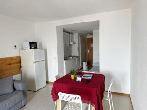 Kuchnia lub aneks kuchenny w obiekcie Apartamentos Bernat 3000