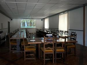 Restoran või mõni muu söögikoht majutusasutuses Hotel La Croix Blanche - Bassecourt