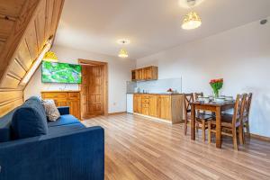 Kuchyňa alebo kuchynka v ubytovaní Apartamenty pod Słońcem