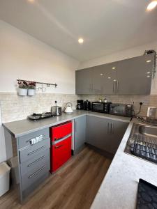Kuchyň nebo kuchyňský kout v ubytování Delightful Studio in Wimbledon