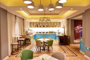 Posezení v ubytování Magnotel Hotel Chengdu Taikoo Li Dongfeng Bridge A