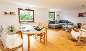 a living room with a table and chairs and a couch at Bei den Hartmanns in Rieden