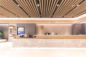 O saguão ou recepção de JI Hotel Hangzhou Qianjiang New City Civil Center