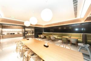Un restaurant u otro lugar para comer en Ji Hotel Xianyang Airport