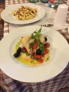 dos platos de comida encima de una mesa en Grand Hotel SIVA - Adults Only en Santo Stefano dʼAveto