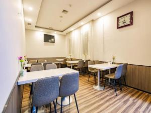 Um restaurante ou outro lugar para comer em Hanting Hotel Xi'an Jiangong Road Airport Bus