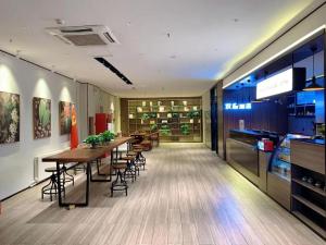 مطعم أو مكان آخر لتناول الطعام في Hanting Hotel Qingdao Qingshan Road Haier Industrial Park 2Nd Branch