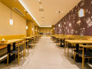 ห้องอาหารหรือที่รับประทานอาหารของ Hanting Premium Hotel Xi'An Bell Tower Bei Street
