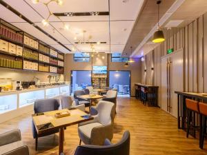 Zona de lounge sau bar la Starway Hotel Zhengzhou 2Nd Qquare Renmin Road
