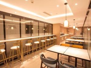 Restaurant o un lloc per menjar a Hanting Premium Hotel Beijing Huayuanqiao