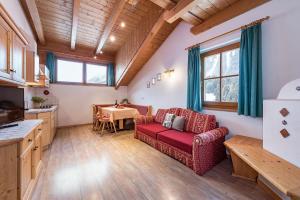 a living room with a red couch and a table at Joggelehof in Ridanna