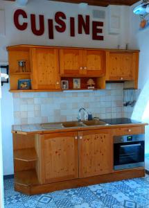 Cucina o angolo cottura di MENTON, centre historique, vue mer