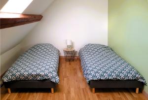 Cette chambre comprend deux lits. dans l'établissement ANSA LOFT, à Ensisheim