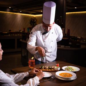 Jídlo v hotelu nebo okolí + 32 fotografií