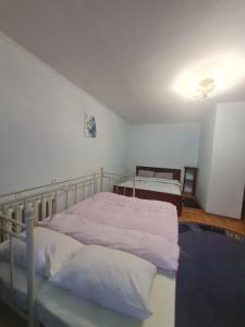 Postel nebo postele na pokoji v ubytování Апартаменти Кравчука,34а поруч Порт Сіті