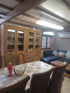 a living room with a table and a couch at vogelzang in Oignies