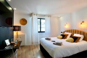 Posteľ alebo postele v izbe v ubytovaní Modern stud’ *hyper centre* 50m de la mer*