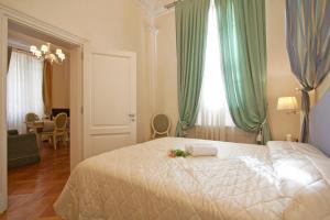 Posteľ alebo postele v izbe v ubytovaní Serristori Palace Residence