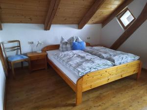 a bedroom with a bed and a desk and a chair at Altes Forsthaus in Riedlhütte