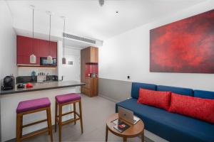A cozinha ou kitchenette de Wink Icon Hotel Danang Riverside - Luxury Suites - 24hrs Stay & Rooftop Pool Bar