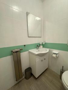 a bathroom with a sink and a mirror at La casetta di Ella in Pisa