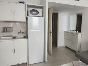 Η κουζίνα ή μικρή κουζίνα στο Estudios 331 y 332 Flamesol +29 φωτογραφίες