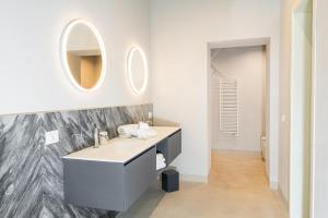 A bathroom at Loggiato Verga Luxury by Bed&Bros