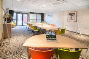 Posezení v ubytování ibis Styles Clermont-Ferrand Aéroport