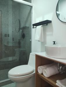 Et badeværelse på Onmood Roma Norte by HiHab New Opening 2024